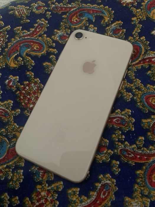 Продам Айфон 8 100%