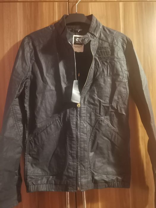Vand geaca  neagra de damă