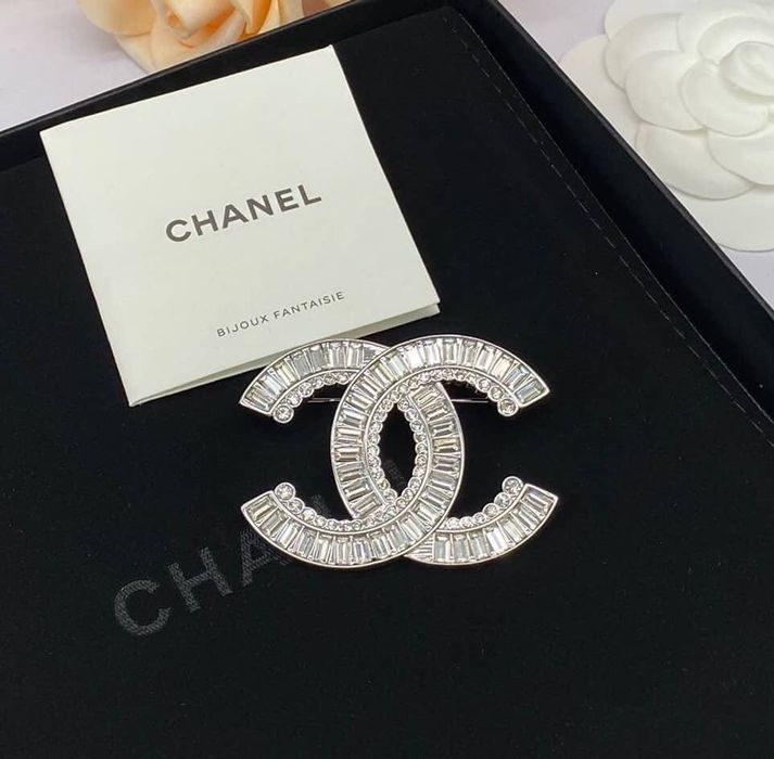 Брошкa CHANEL***