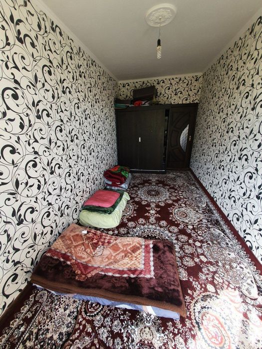 Uy sotiladi Юунсбат13кв 2,4,4 xolati orta