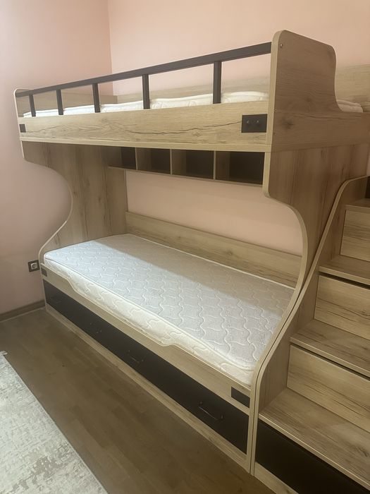 Двухъярусная кровать