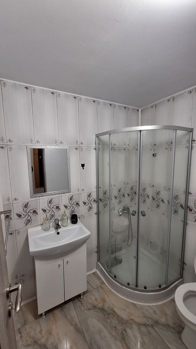 Închiriez apartament 2 camere Piața Meva