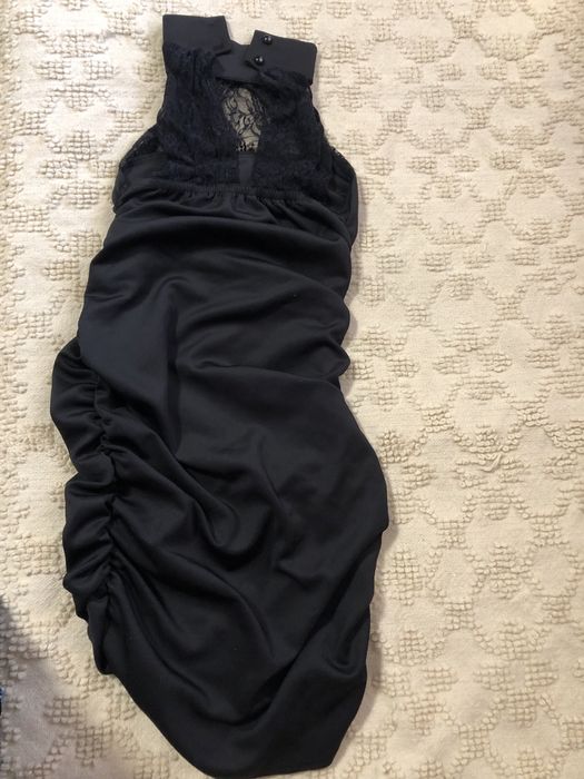 Рокля по тялото - черна,