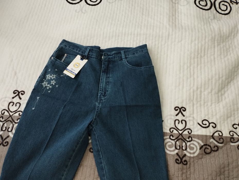 Джинсовые брюки новые клеш