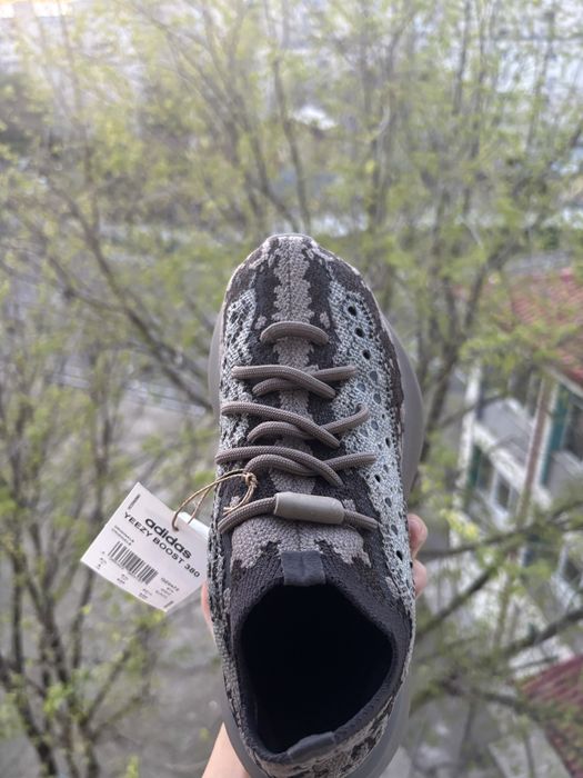 Adidasi noi yeezy boost 380 marimea 4.5 uk