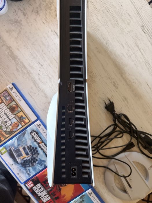 Продавам playstation5 slim със игри