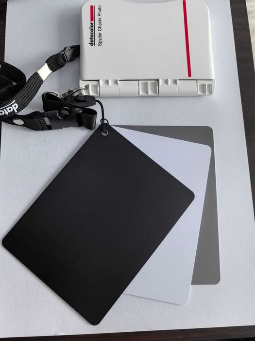 Grey /White card Caruba