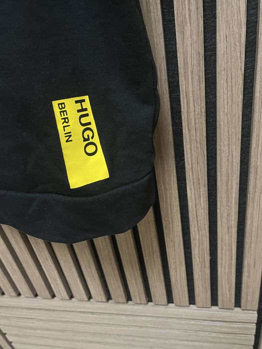 HUGO Berlin  Hugo Boss :  размер М Оригинал