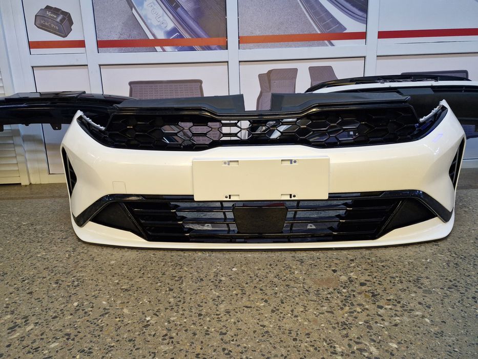 Передний бампер Hyundai Elantra