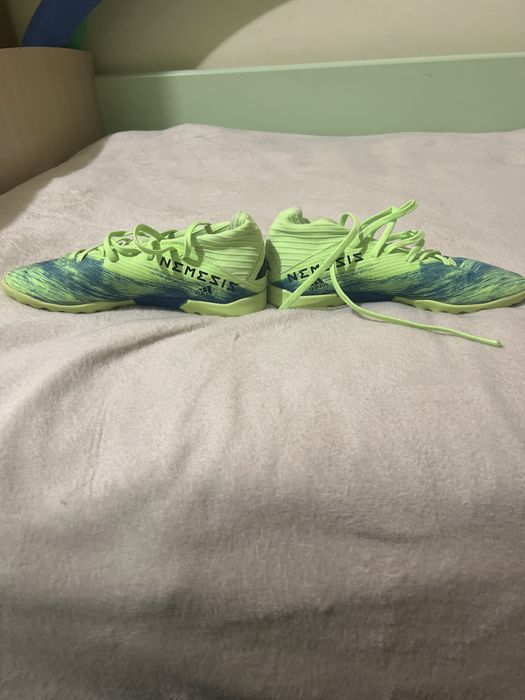 Adidasi de fotbal marimea 36