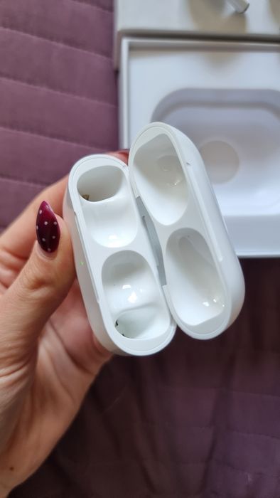 Apple AirPods 2 (2022)