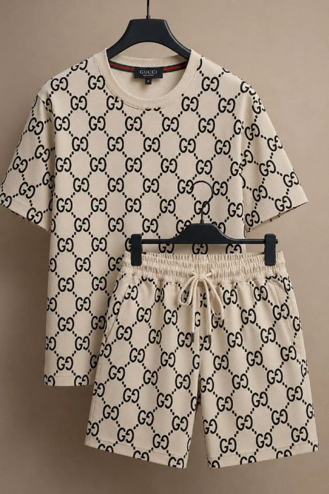 Compleu Gucci 
Marimi XL 
Preț redus 240 lei