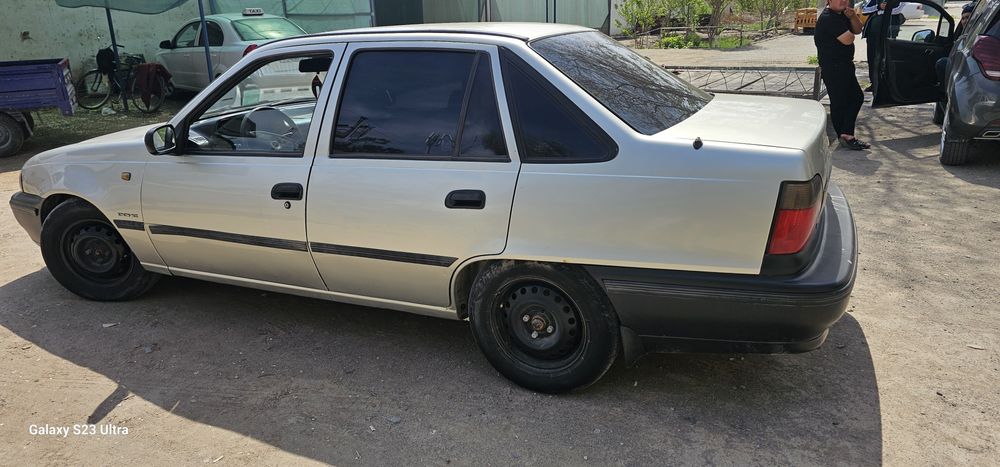 Нексия 1 сотилади