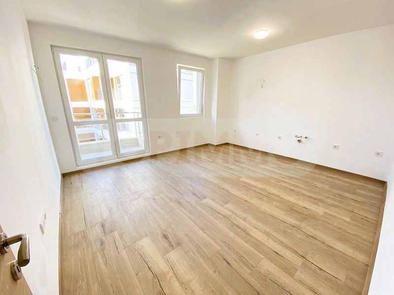 Продава се Двустаен апартамент в Варна, м-т Пчелина - 57 кв.м за 1665 €/кв.м - Снимка #1
