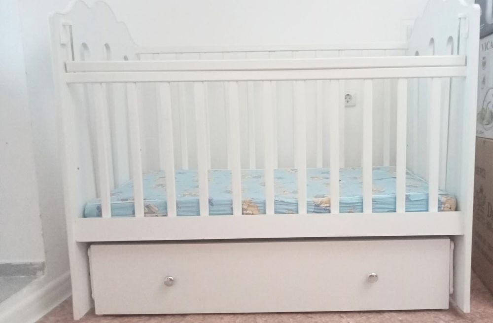 Продам детский манеж кровать