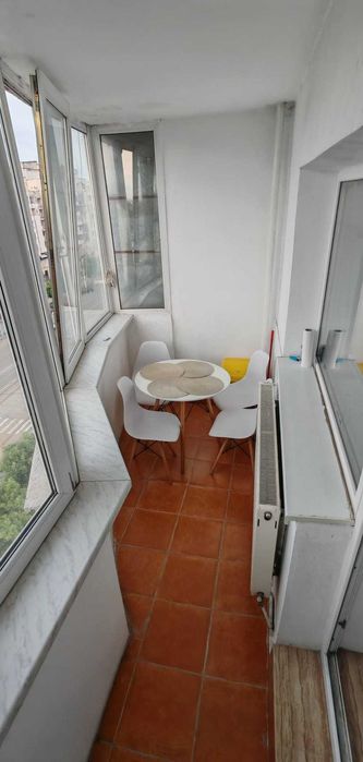 Inchiriez apartament 2 camere decomandat central, mobilat modern cu centrala proprie si lift zona ,universitate.