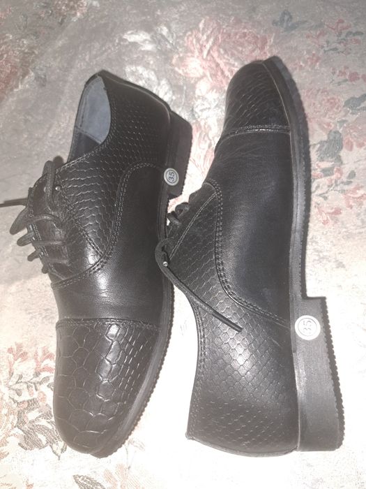 Продаются кожанные детские мужские туфли 35-37 размер