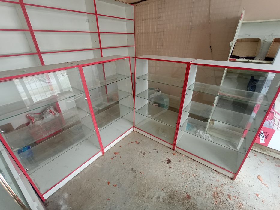 Magazin po'lka vitrina