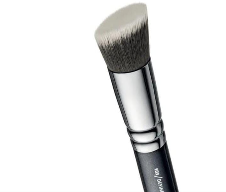 Профессиональная кисть для тона zoeva