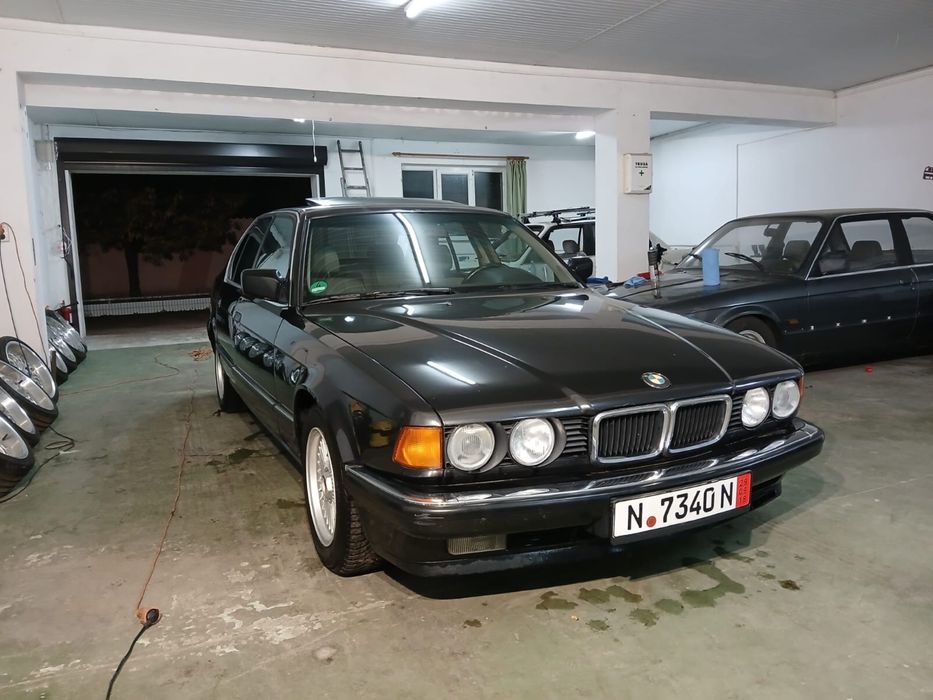 Bmw e32 750 v12.