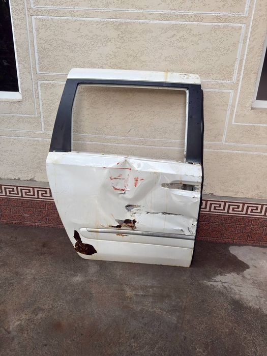 КИА карнивал эшик