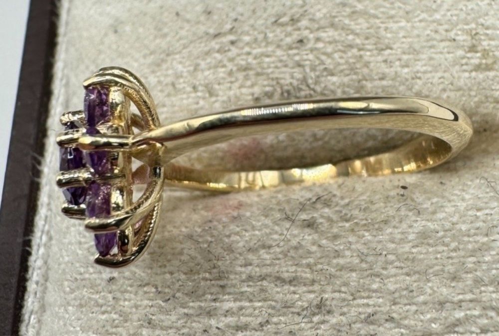 18-каратов златен пръстен аметисти.