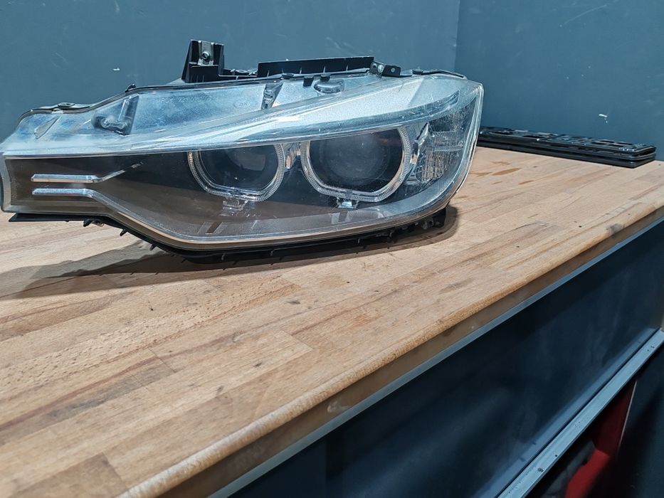 Far bixenon BMW F30 stânga