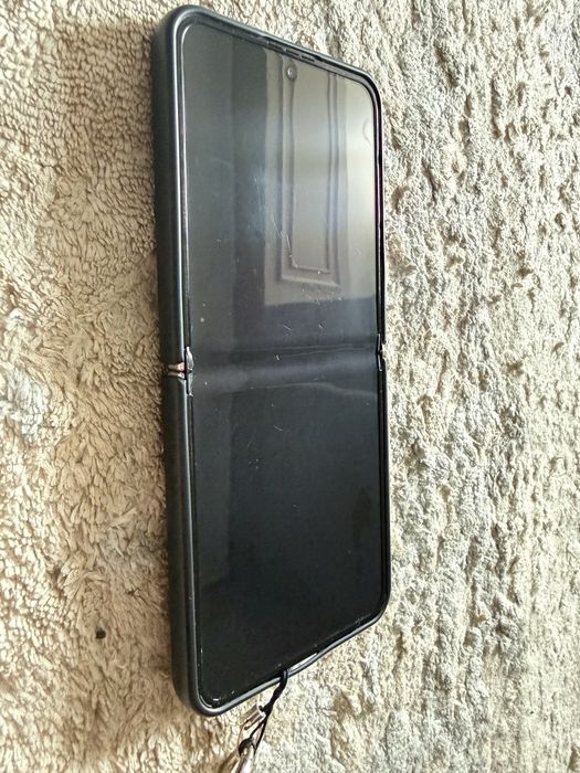 Продам самсунг флип 5