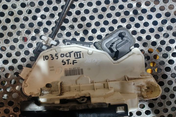 Broasca usa fata stanga 15H5E1837015 Skoda Octavia a 3-a generatie