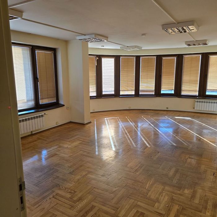 3-стаен офис до МС Джеймс Баучер с южно изложение и ниски разходи + г