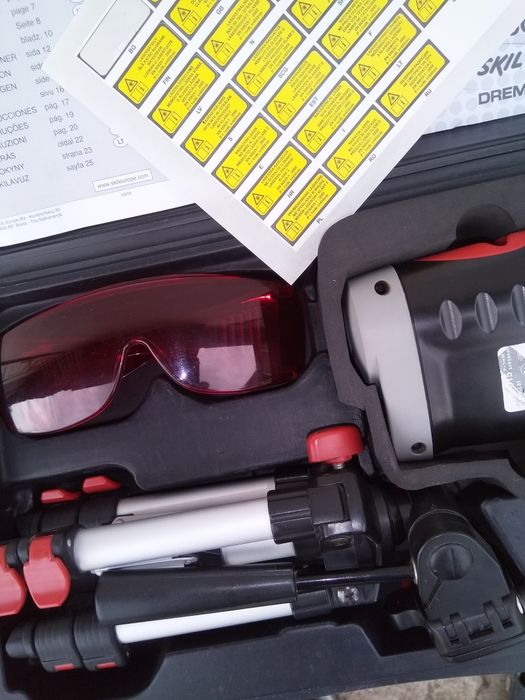 Лазерени нивелири три броя