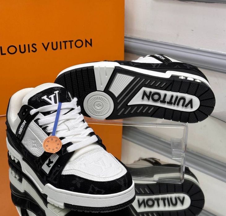 Adidasi Louis Vuitton Trainers black white LV