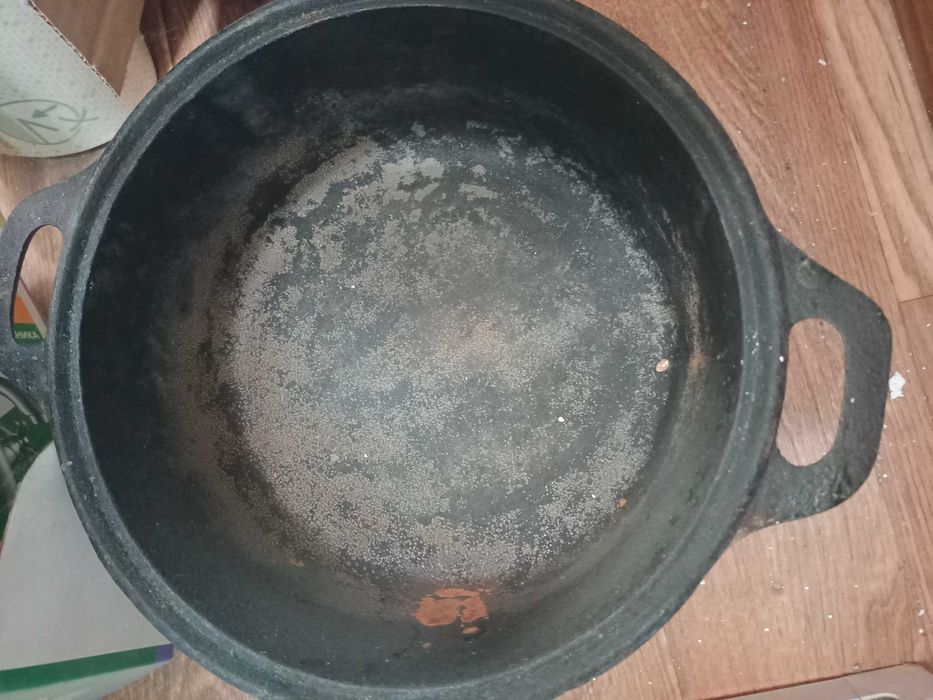 Казан чугунный с крышкой