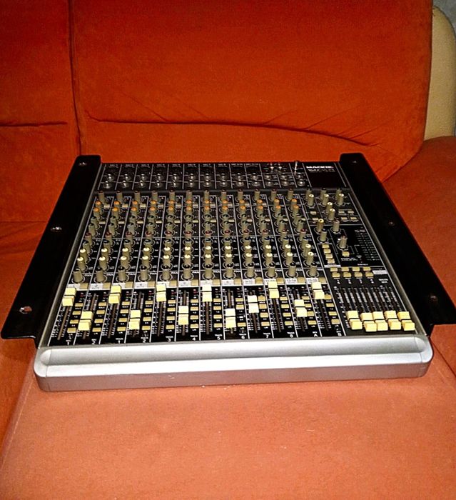 Микшерный пульт MACKIE