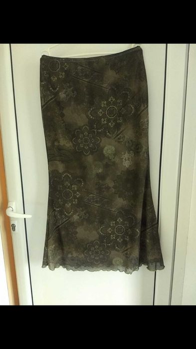 Дамска пола в тъмно зелен цвят