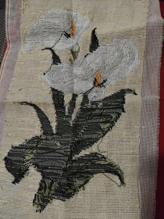 Гоблен Дева Мария   и  гоблен с Кала цвете