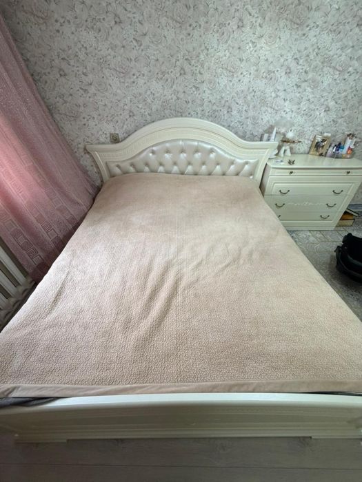 Продам спальни гарнитур с сундуками