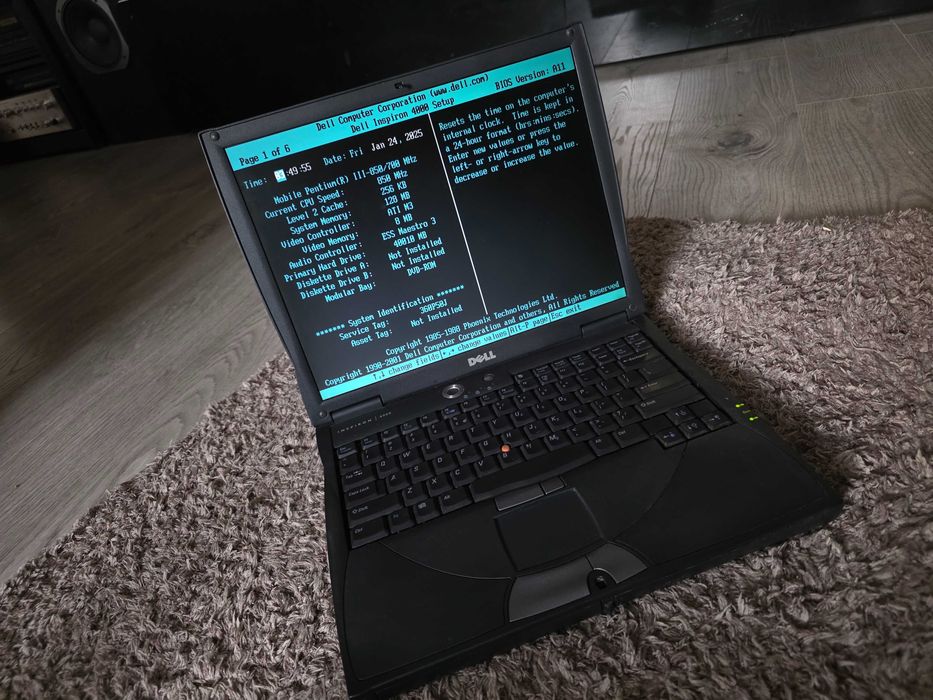Laptop vechi Dell Inspiron 4000, Pentium 3 port SERIAL, Windows 98 /ME