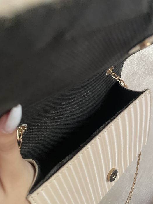Дамска чанта Guess