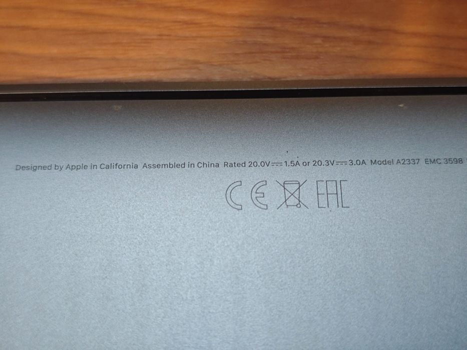 Laptop Apple MacBook Air 13 Retina, M1 , 8GB, SSD 256GB , carcasa, full box + factura !