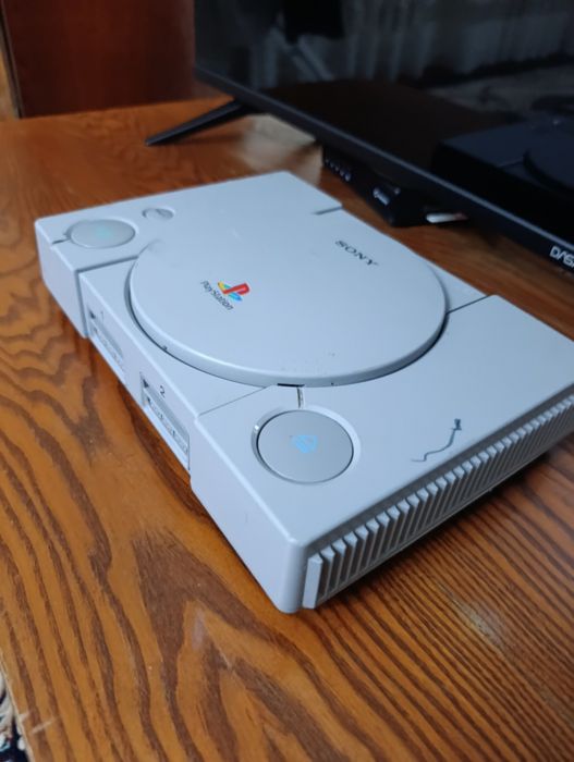 Продам Sony PlayStation 1