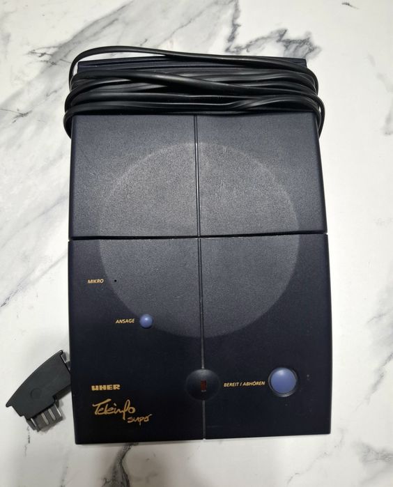 Продаётся раритетный Немецкий автоответчик.,кассетный. Не работает.