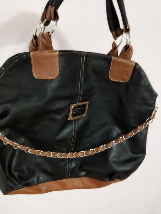 Дамска черна чанта