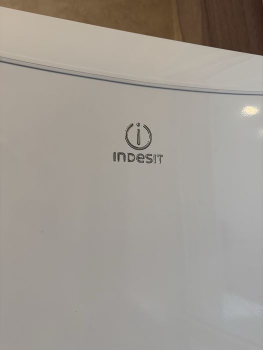 Холодильник INDESIT