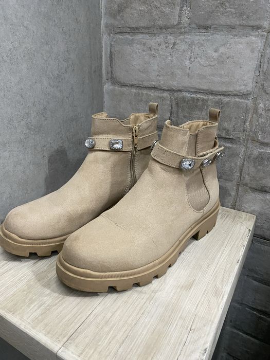 Продаю демисезонные ботинки