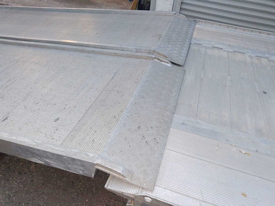 Алуминиеви рампи за мини багер и строителна техника