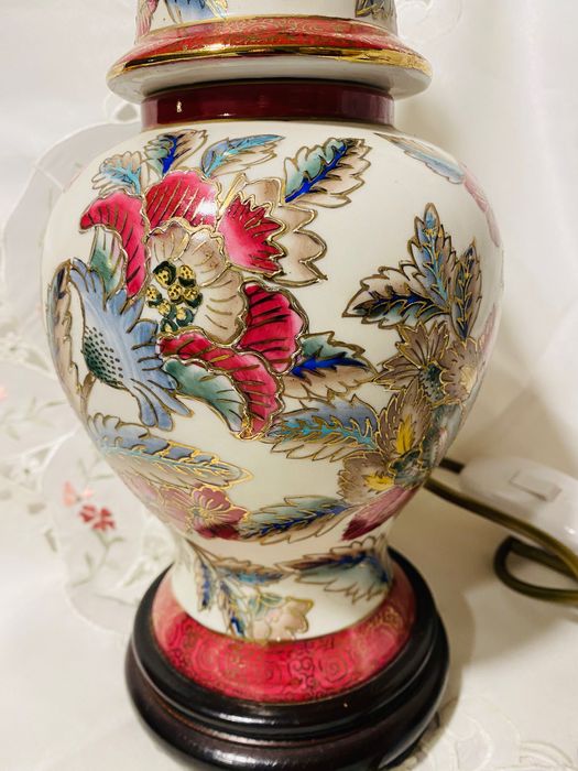 настолна порцеланова лампа