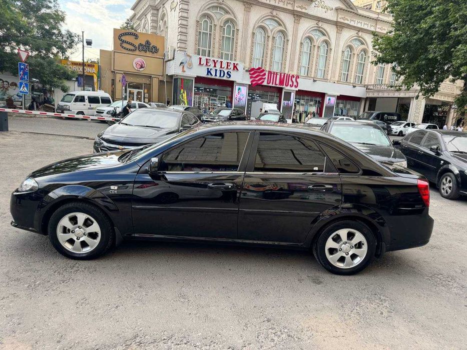 2023-yilda ishlab chiqarilgan Chevrolet Gentra sotiladi.