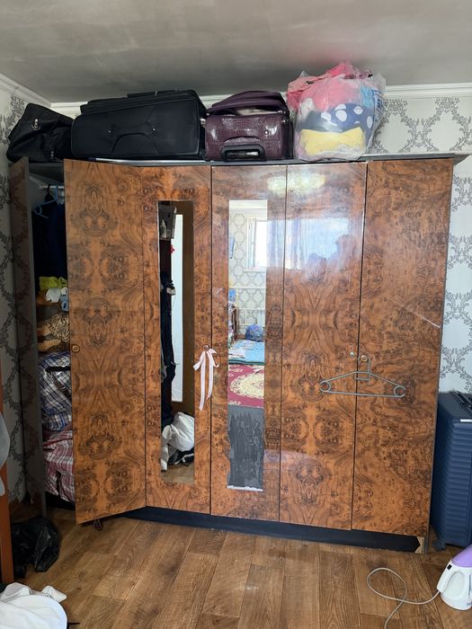 Продам шкаф целый