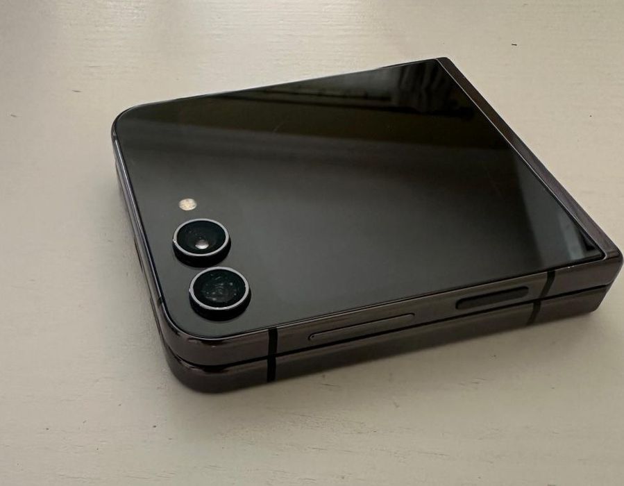 Samsung Galaxy  Z Flip 5 -512 GB / 8 GB RAM